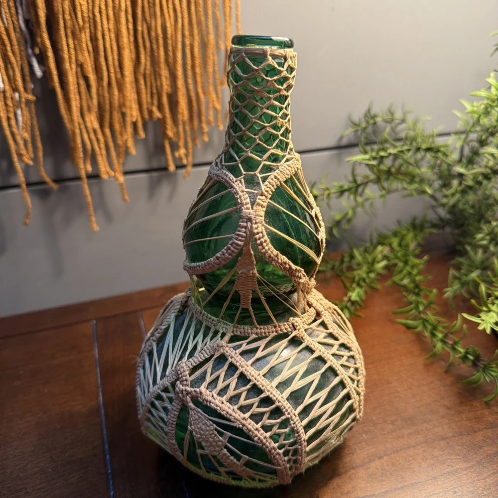 VTG Macrame Seagrass Wrapped Glass Green Bottle Vase Bohemian Tiki Nautical 8.5